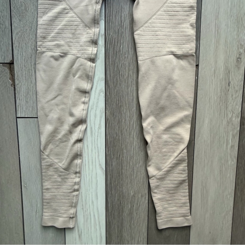 Alphalete Cream High-Waisted Leggings - Picture 3 of 5